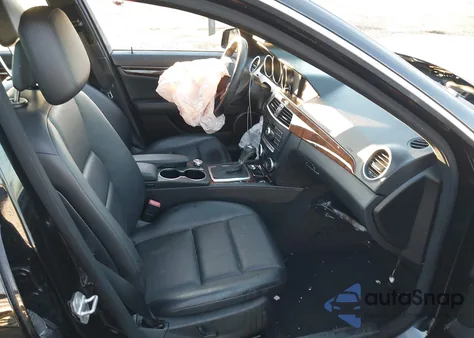 2013 Mercedes-Benz C 300 Sport 4Matic z USA, uszkodzony, nr VIN WDDGF8AB7DR278574